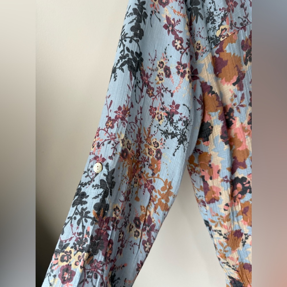 Anthropologie Fig and Flower Floral Roll Tab Sleeve Blouse - Size 1X - Picture 4 of 5
